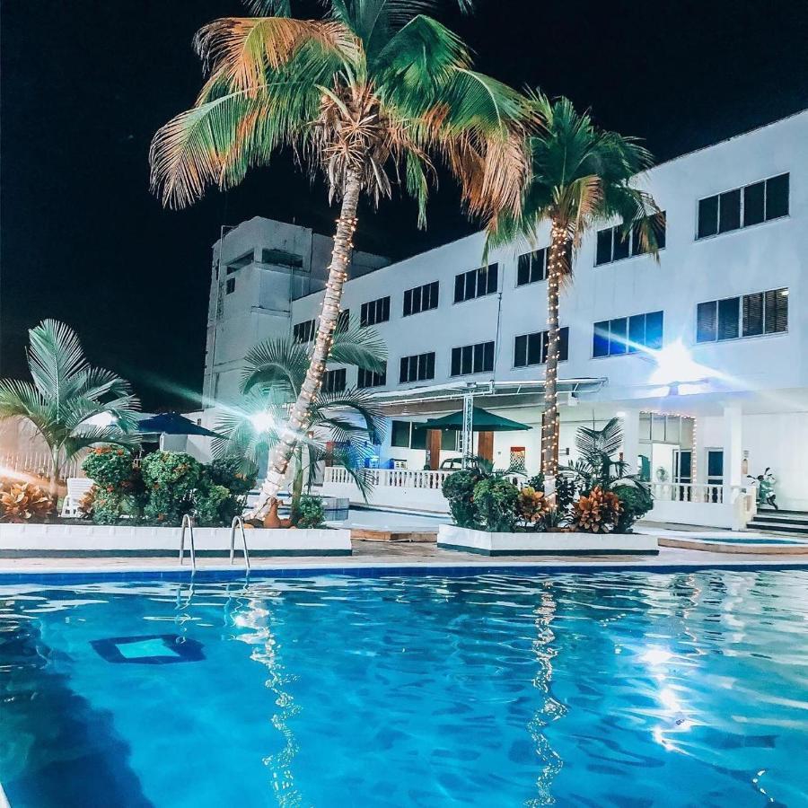 Hotel Mall Santana Del Rio لا دورادا المظهر الخارجي الصورة
