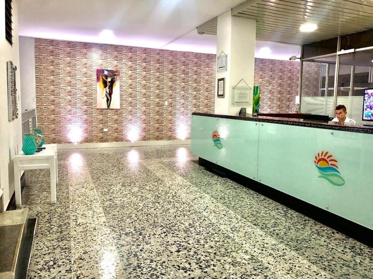Hotel Mall Santana Del Rio لا دورادا المظهر الخارجي الصورة