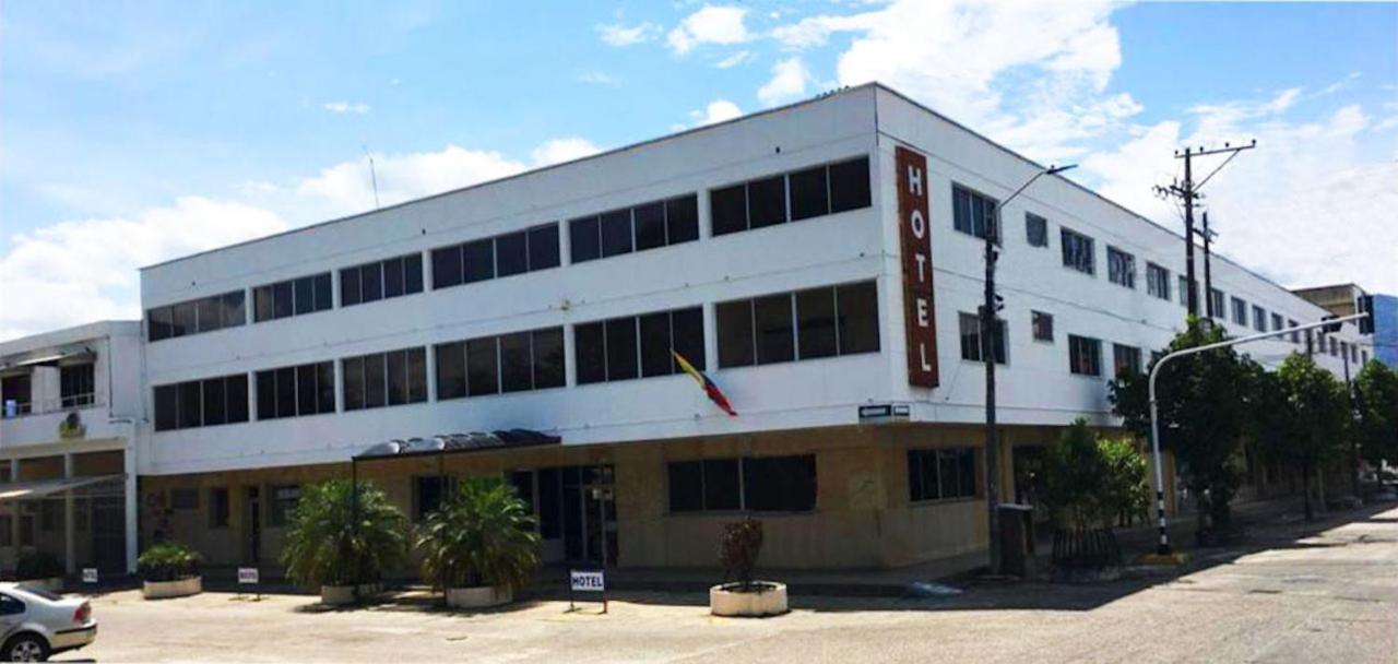 Hotel Mall Santana Del Rio لا دورادا المظهر الخارجي الصورة
